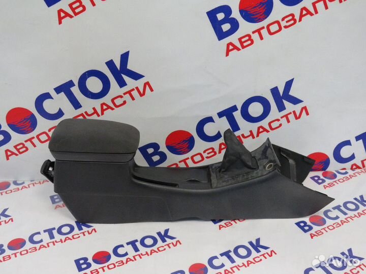 Подлокотник toyota corolla NZE121