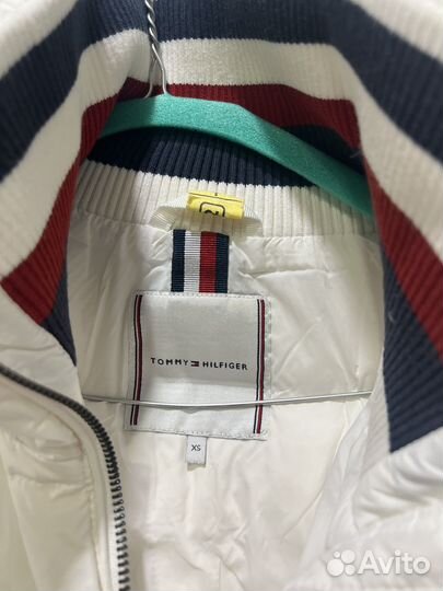 Пуховик женский tommy hilfiger xs белый