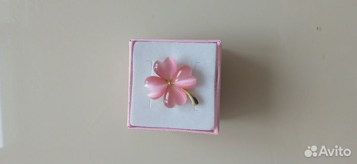 Броши новые