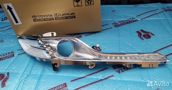 Отражатель фары Toyota Camry 70 2018-2021