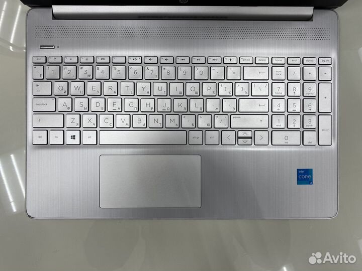 HP FullHD IPS/i3-1125G4/8GB DDR4/512GB SSD/UHD