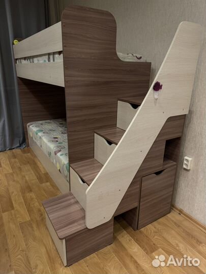 Двухярусная кровать