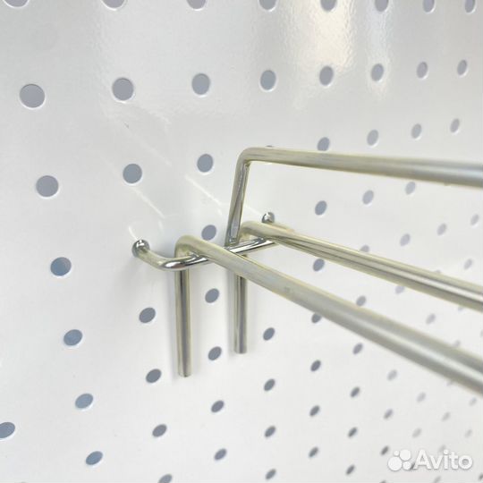 Крючок на перфорацию двойной с ценникодержателем