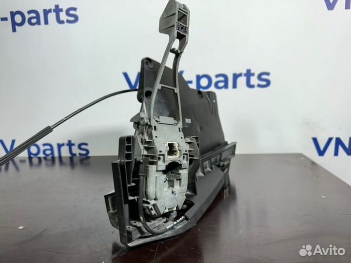 Замок боковой двери передний правый Volvo C30