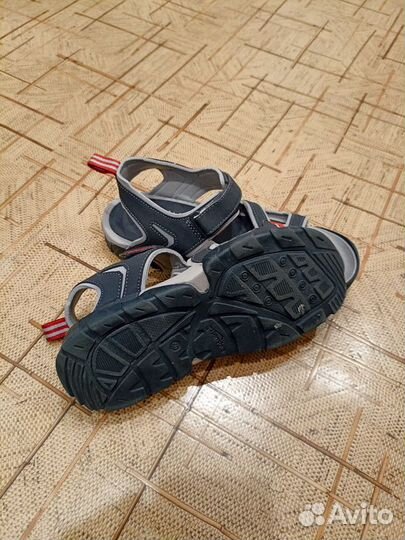 Сандалии декатлон 40р