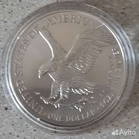 Шагающая свобода. Серебро 999. 2023г