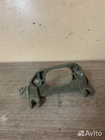 Кронштейн кпп Scenic Megan