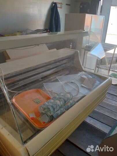 Холодильная витрина, стеллажи