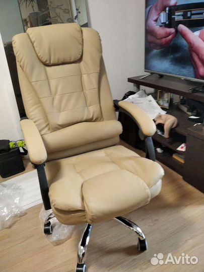 Офисное кожаное кресло новое