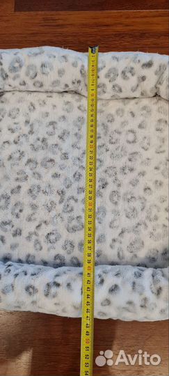 Лежанка и одежда для кошки