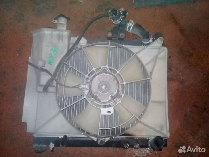 Радиатор охлаждения Toyota Vitz NCP95 без вентилят