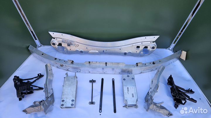 Верхняя Передняя панель в сборе (телевизор) W213