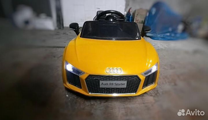 Детский электромобиль Audi R8 spider бу