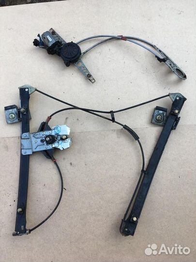 Стеклоподъемник механ. передний правый Фольксваг