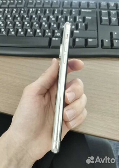 iPhone X, 64 ГБ