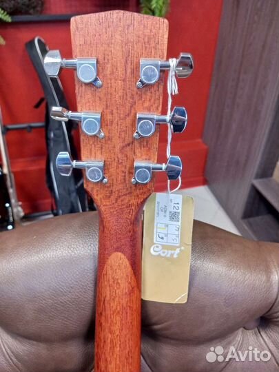 Акустическая гитара Cort AD810
