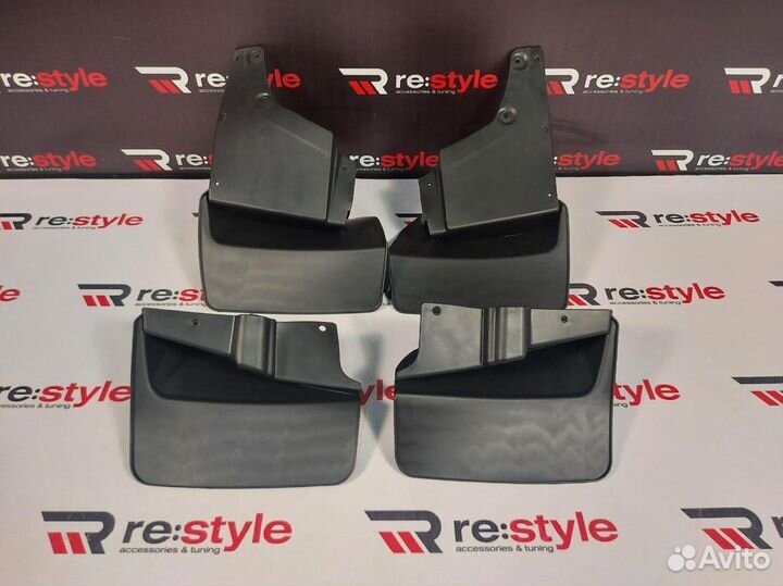 Брызговики Toyota Land Cruiser 100 L1678