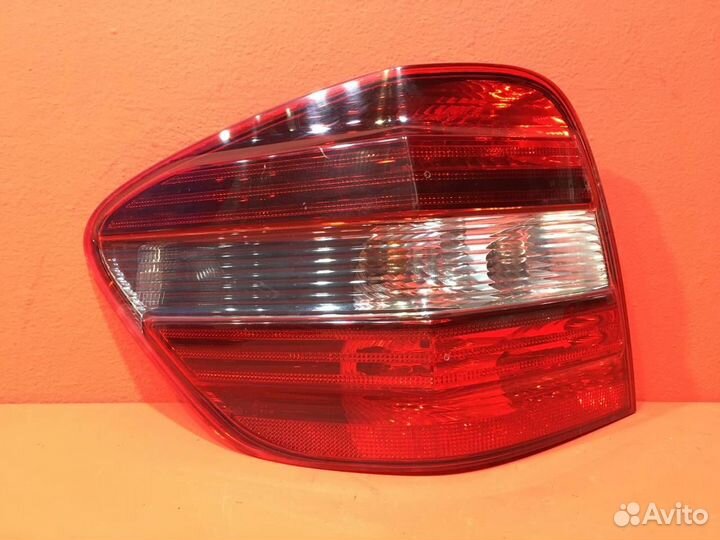 Фонарь задний левый Mercedes-Benz M-Class W164 SUV