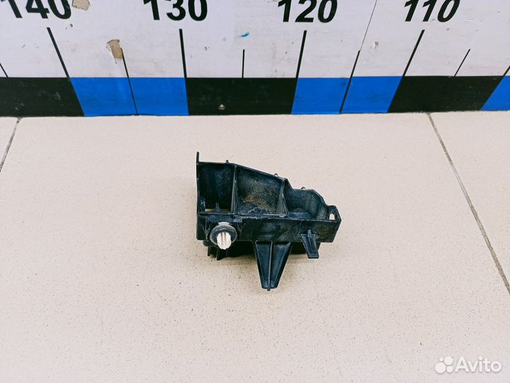 Кронштейн фонаря Land Cruiser (150) -Prado 2009