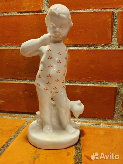 Статуэтка мальчик С мишкой Песочное оригинал 1953г