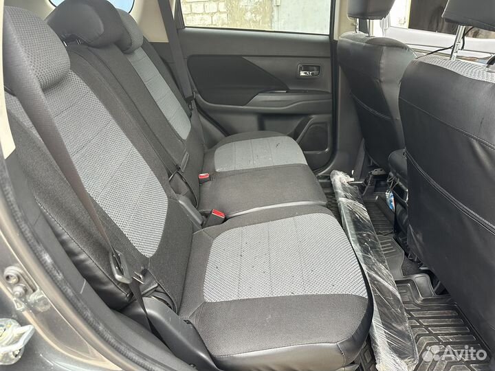 Чехлы на mitsubishi outlander 3