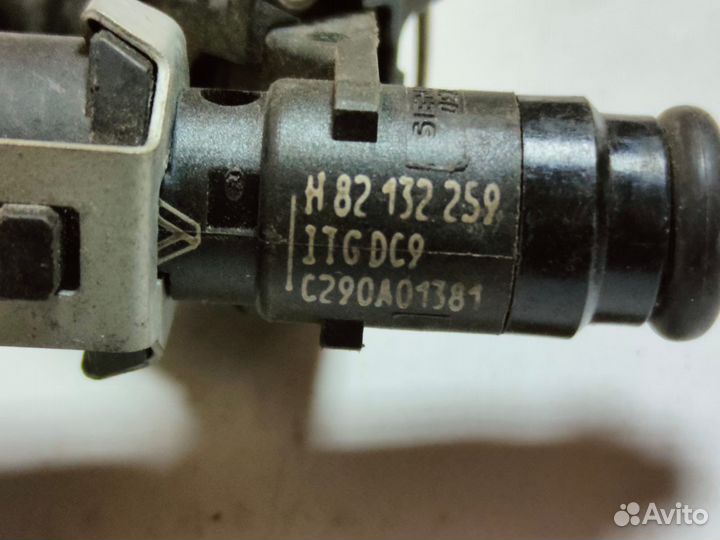 Рампа топливная в сборе Fluence ор-л 8200135504