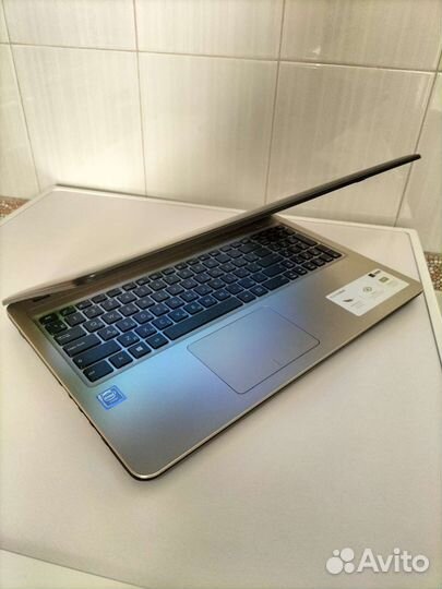 Ноутбук asus
