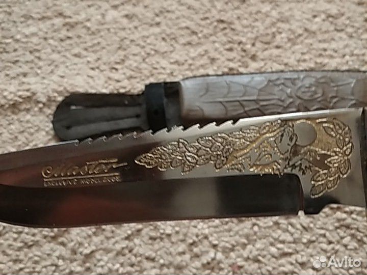 Нож с гравировкой