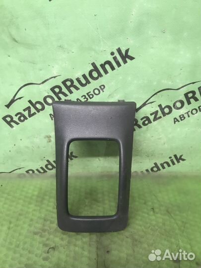 Накладка (кузов внутри) Nissan Sunny (B14) viii ре