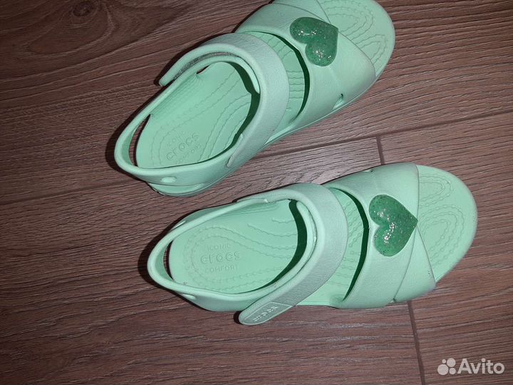 Босоножки, сандалии crocs