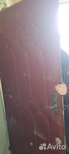 Дверь входная металлическая б/у