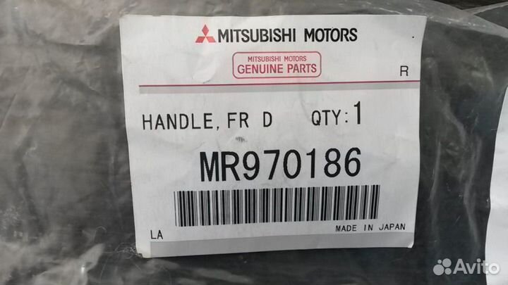 Ручка передней правой двери на Mitsubishi pajero