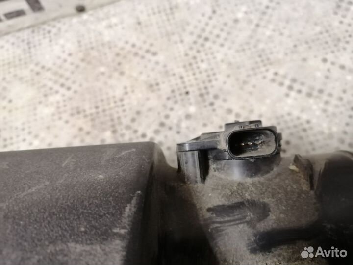 Расходомер воздуха Toyota Land Cruiser (150) -Prad