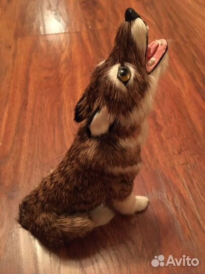 Статуэтка волк из натурального меха