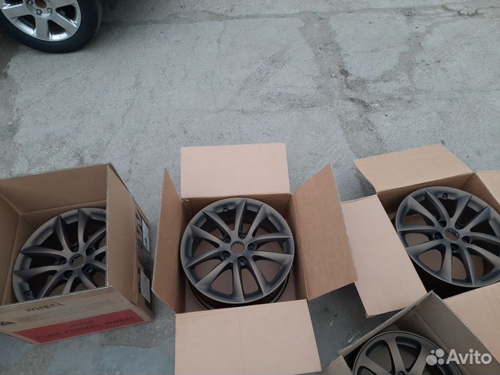 Nissan оригиналы R17 5x114,3 бронза супермат