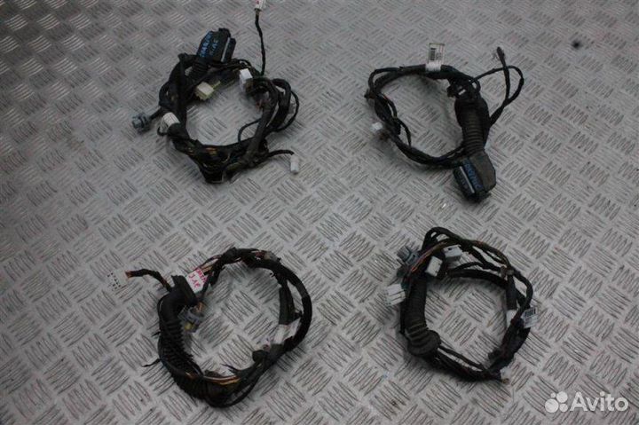 Проводка двери Hyundai Solaris 1 1.6 G4FC 123 Л.С