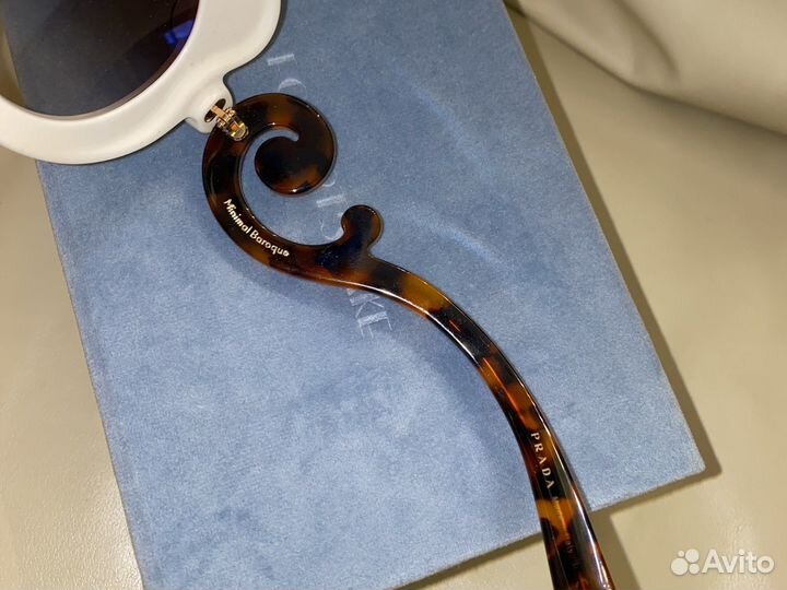 Солнцезащитные очки prada