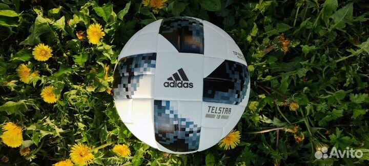 Футбольный мяч adidas