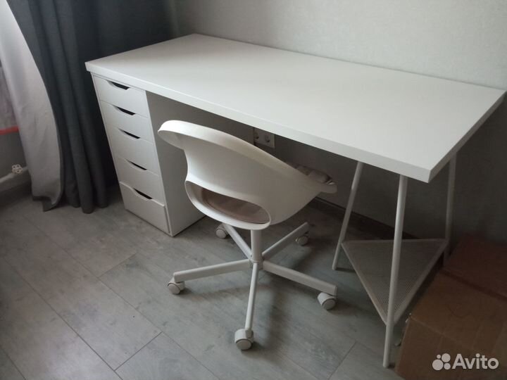 Рабочий стол с креслом