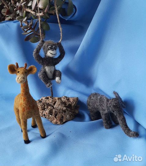 Шерстяные игрушки на Платановой аллее по выходным