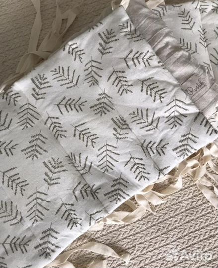 Бортики в кроватку из льна