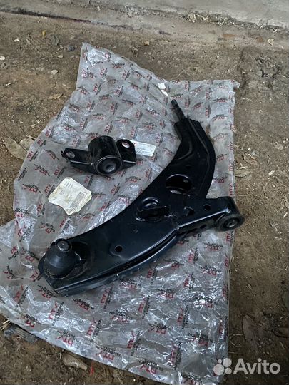 Правый рычаг мазда 626