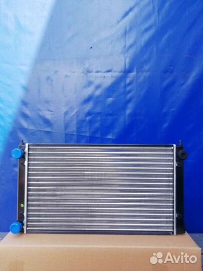 Радиатор охлаждения VW passat 1.6-1.8 88-96