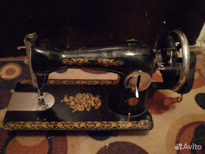 Машина швейная