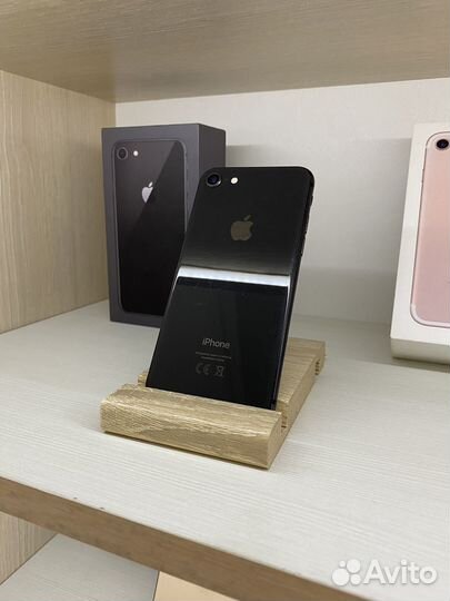 iPhone 8, 64 ГБ