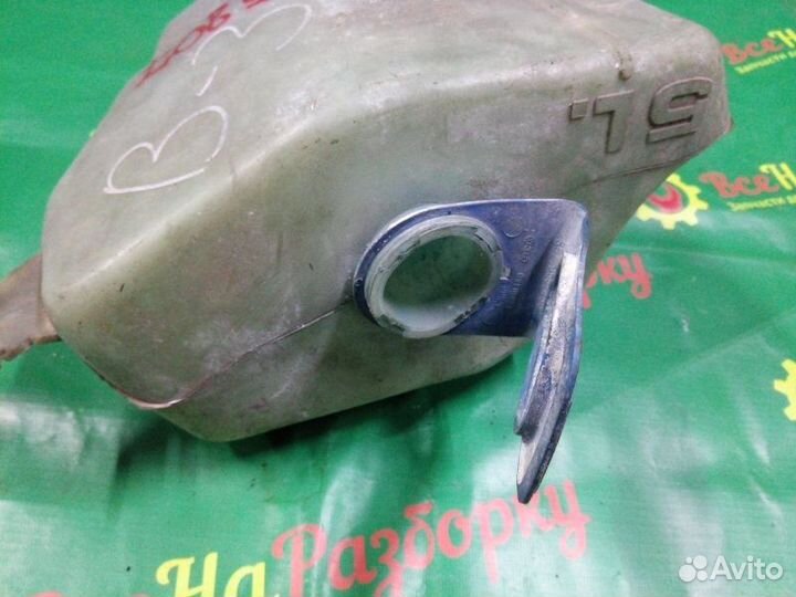 Бачок омывателя Volkswagen B3 седан 1.8 AAM 1990