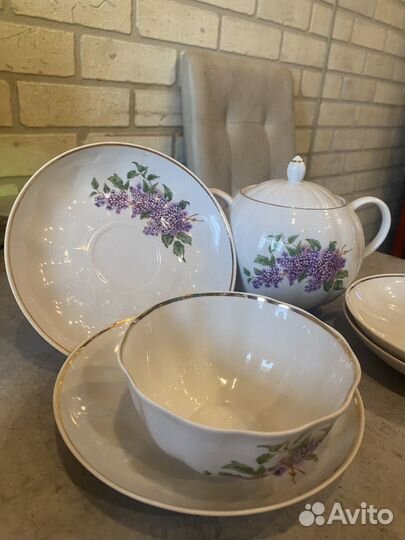 Чашка, блюдца и сахарница 