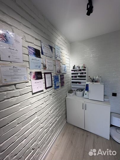 Маникюр/педикюр/ наращивание ногтей