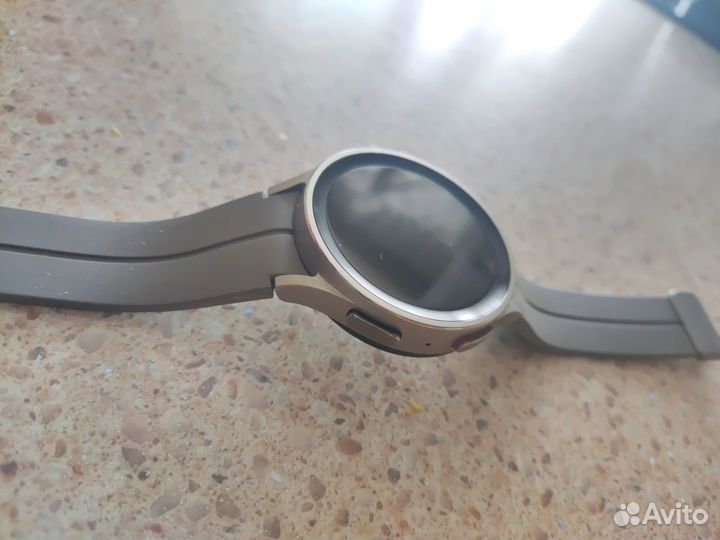 Смарт-часы Samsung Galaxy Watch5 Pro
