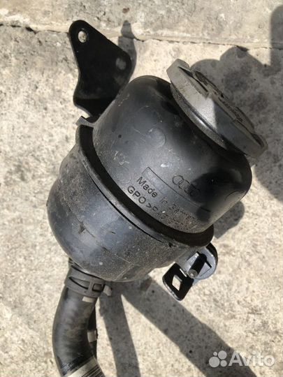 Audi A4 a5 q5 Бачок гур